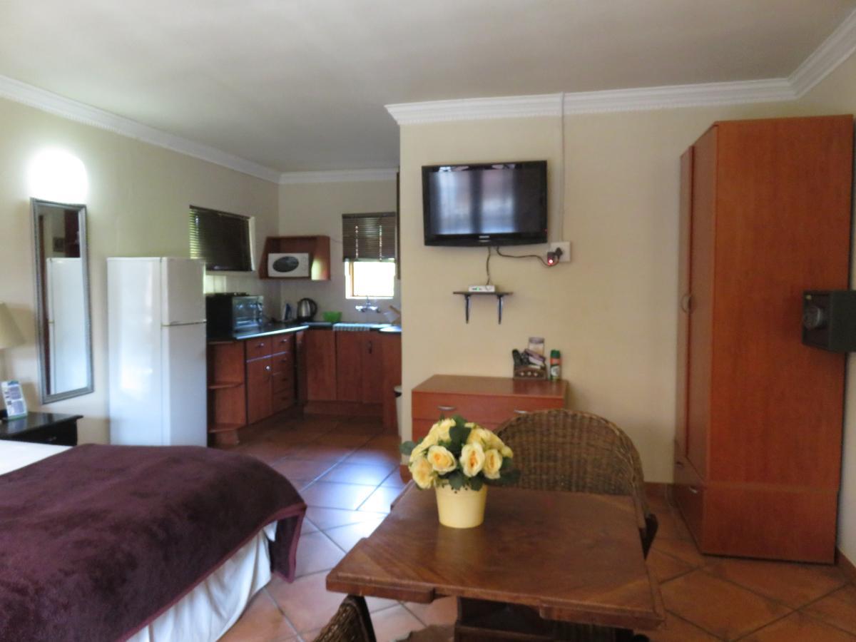 Meerhof Lodge Hartbeespoort Extérieur photo